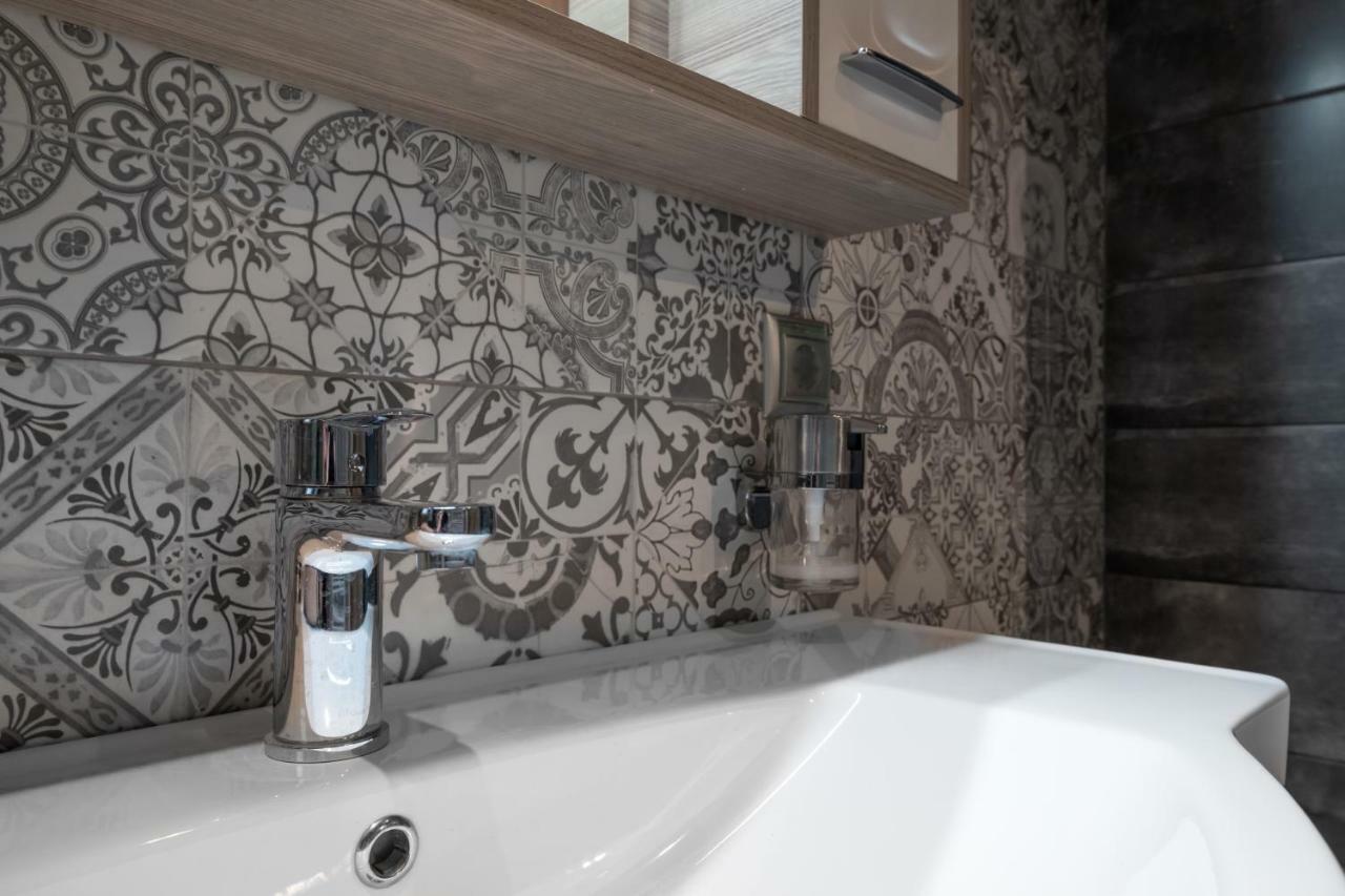 Modern & Stylish Apt At The Heart Of Athens Apartment Екстериор снимка
